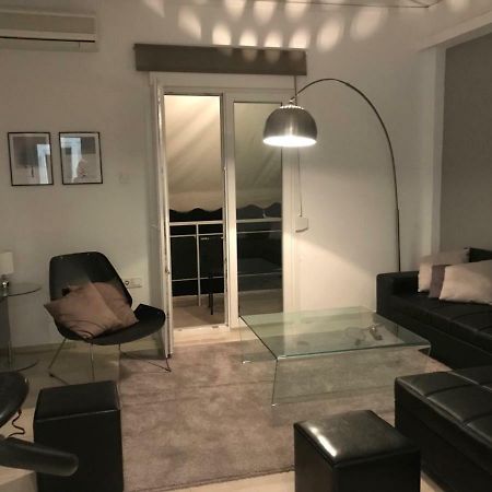 Renovated Minimal Apartment Next To Metro Athene Buitenkant foto