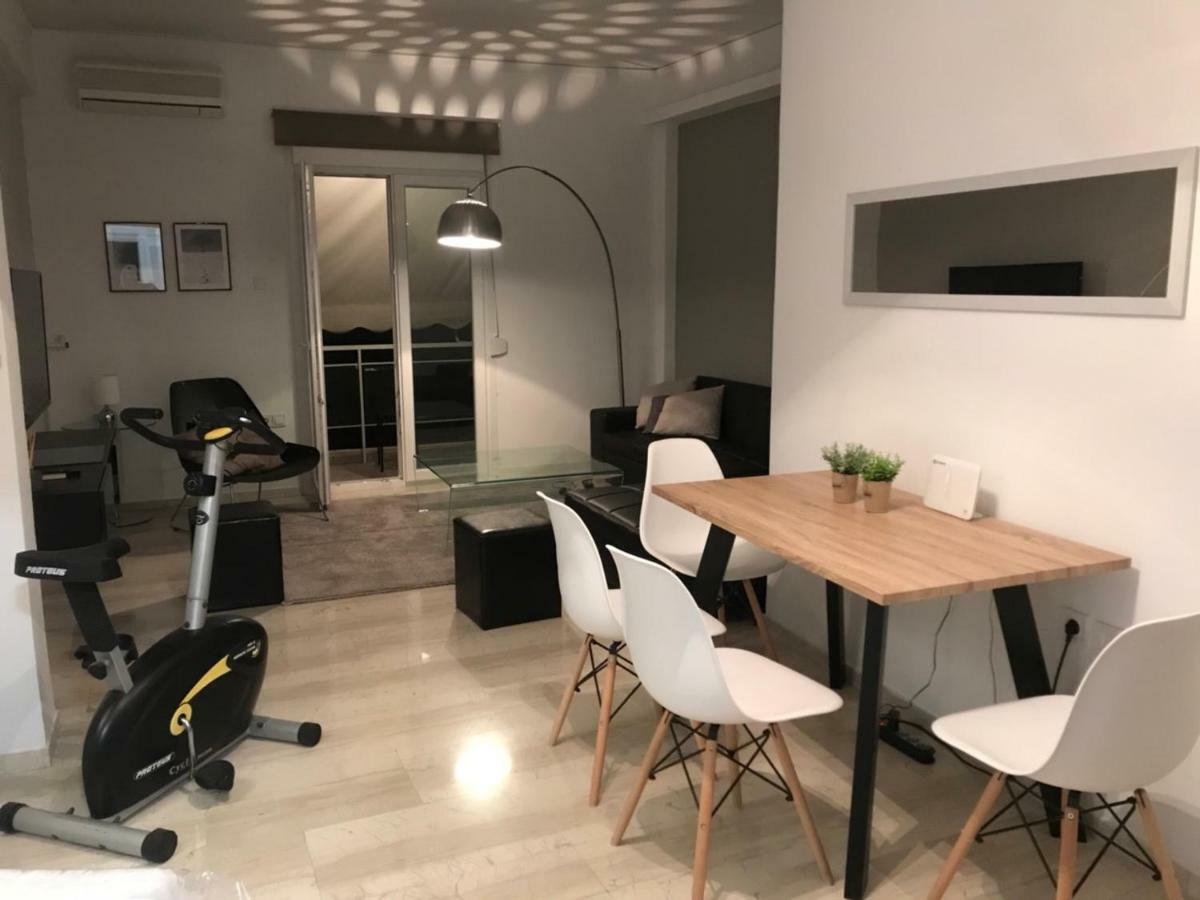 Renovated Minimal Apartment Next To Metro Athene Buitenkant foto