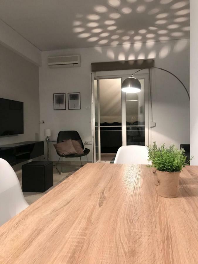 Renovated Minimal Apartment Next To Metro Athene Buitenkant foto