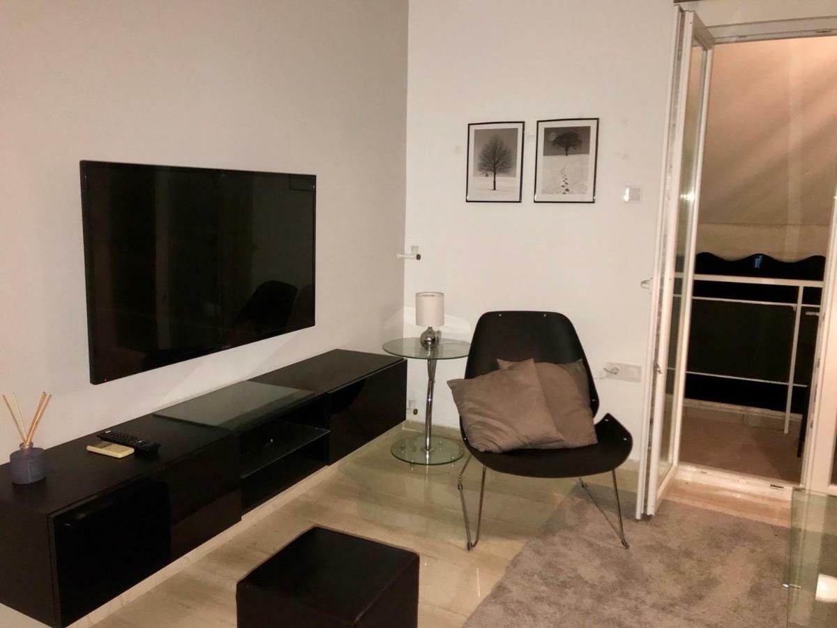 Renovated Minimal Apartment Next To Metro Athene Buitenkant foto