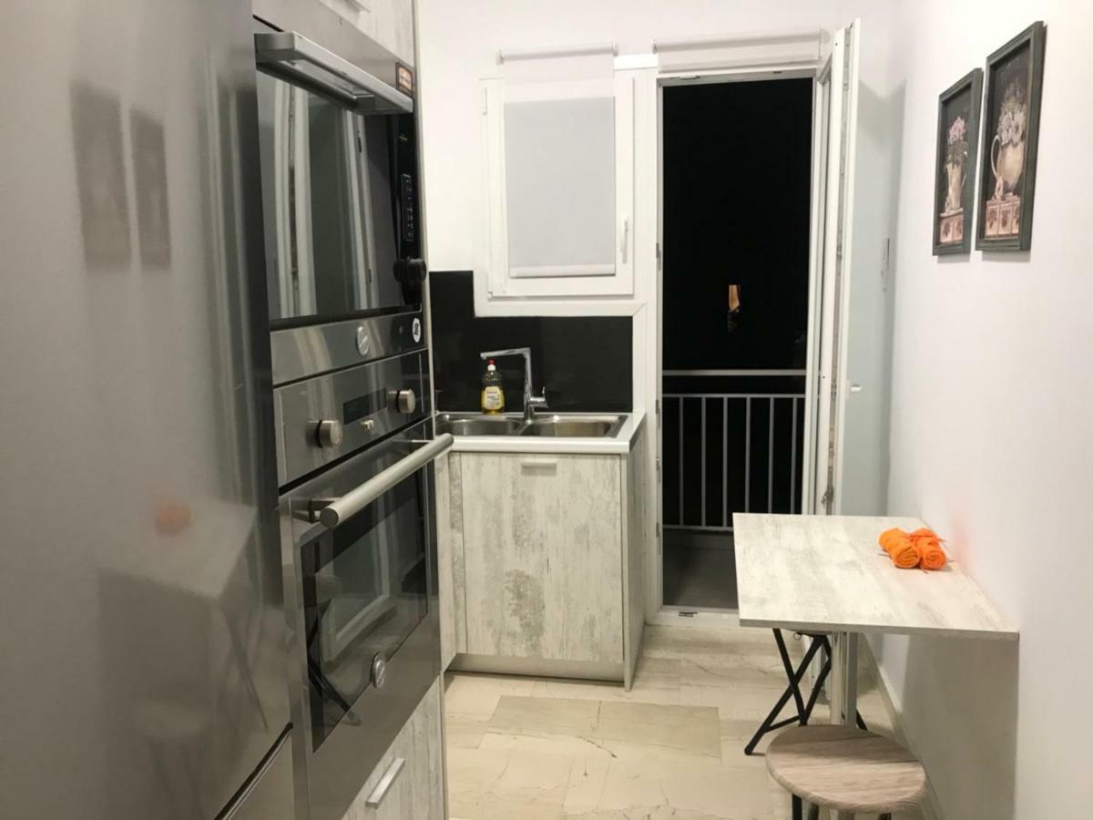 Renovated Minimal Apartment Next To Metro Athene Buitenkant foto